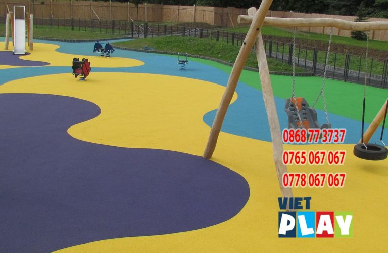 What are the benefits of granular EPDM rubber flooring in children's playgrounds?